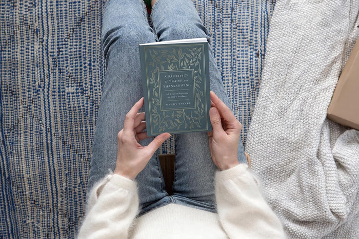 A Sacrifice of Praise and Thanksgiving: 30 Days of Rejoicing in God’s Goodness