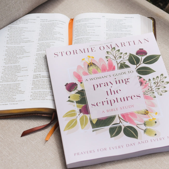 A Woman's Guide to Praying the Scriptures: Prayers for Every Day and Every Need (A Prayer Bible Study)