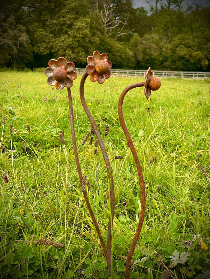 Exterior Rustic Rusty Metal Flowers Garden Art Garden Stake Yard Art Sculpture Spring Gift   Present