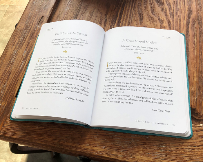 Grace for the Moment 90-Day Devotional, Large Print: 90 Days of Inspirational Thoughts