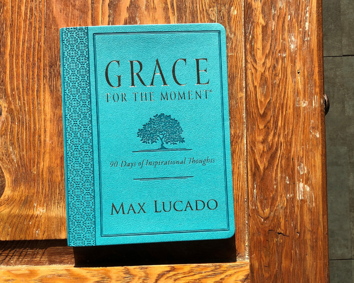 Grace for the Moment 90-Day Devotional, Large Print: 90 Days of Inspirational Thoughts