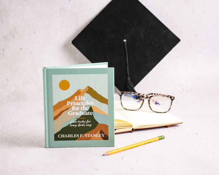 Life Principles for the Graduate: Nine Truths for Living God's Way – The Perfect Christian Graduation Gift to Celebrate Your Grad