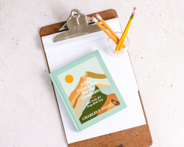 Life Principles for the Graduate: Nine Truths for Living God's Way – The Perfect Christian Graduation Gift to Celebrate Your Grad