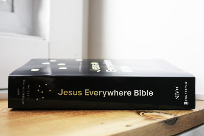 NIV, Jesus Everywhere Outreach Bible, Larger Print, Paperback, Comfort Print