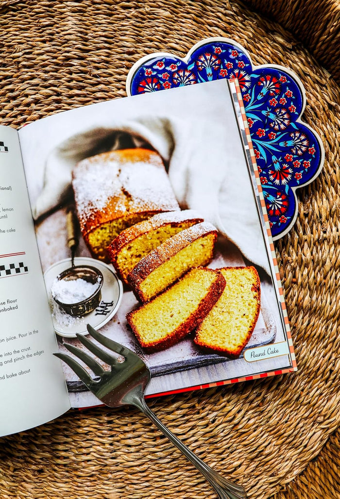 The Elvis Presley Cookbook: Fun Facts and Simple Southern Comfort Recipes Fit for a King (95 Classic Recipes Loved by The King of Rock ‘n’ Roll)