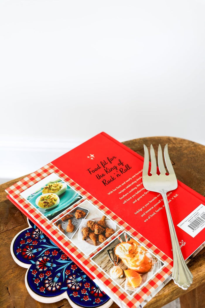 The Elvis Presley Cookbook: Fun Facts and Simple Southern Comfort Recipes Fit for a King (95 Classic Recipes Loved by The King of Rock ‘n’ Roll)